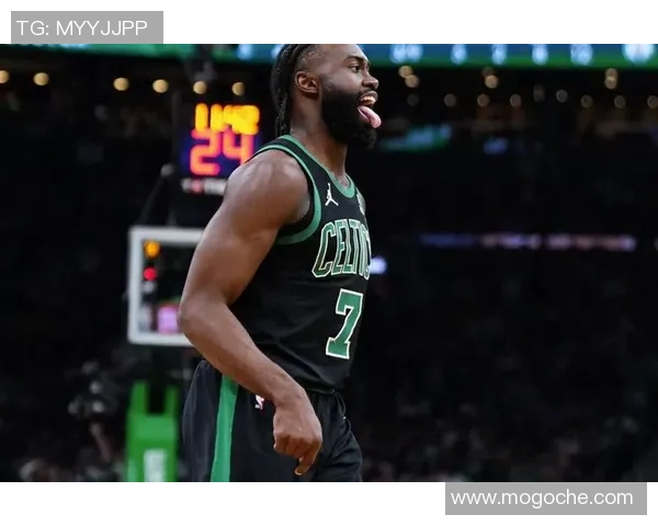 凯尔特人主场迎战猛龙争夺季后赛席位精彩对决即将上演 凯尔特人主场迎战猛龙争夺季后赛席位精彩对决即将上演